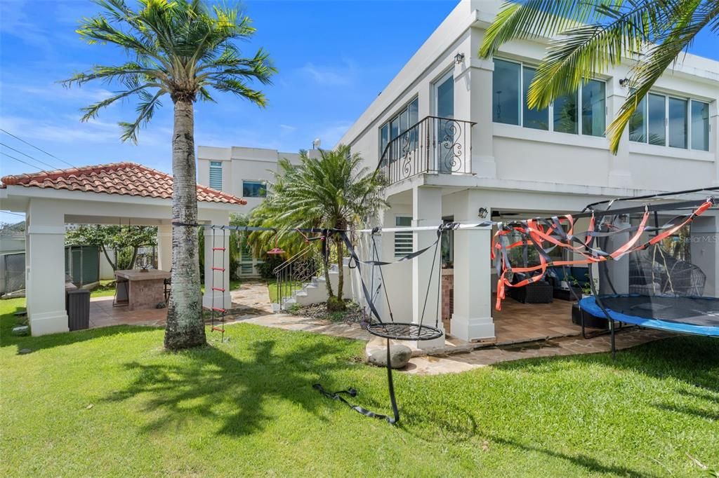 For Sale: $1,395,000 (5 beds, 3 baths, 4318 Square Feet)