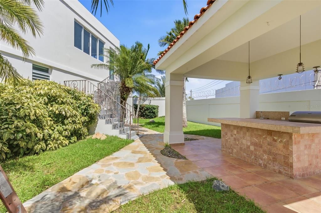 En Venta: $1,350,000 (5 camas, 3 baños, 4318 Pies cuadrados)
