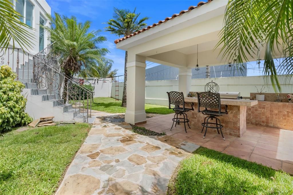 For Sale: $1,395,000 (5 beds, 3 baths, 4318 Square Feet)