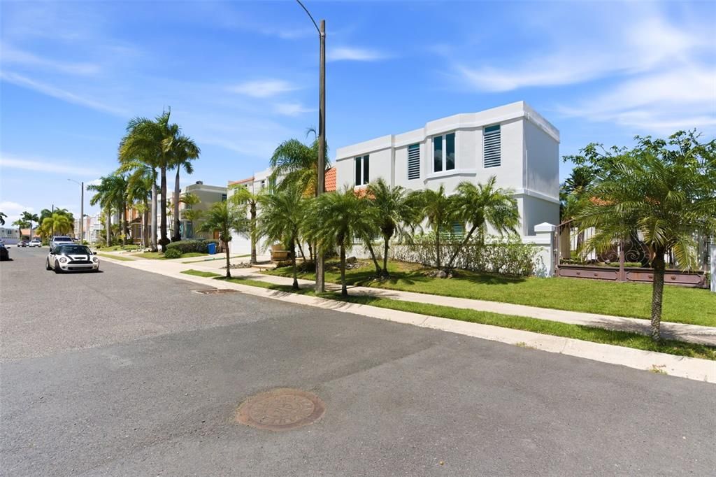 En Venta: $1,350,000 (5 camas, 3 baños, 4318 Pies cuadrados)