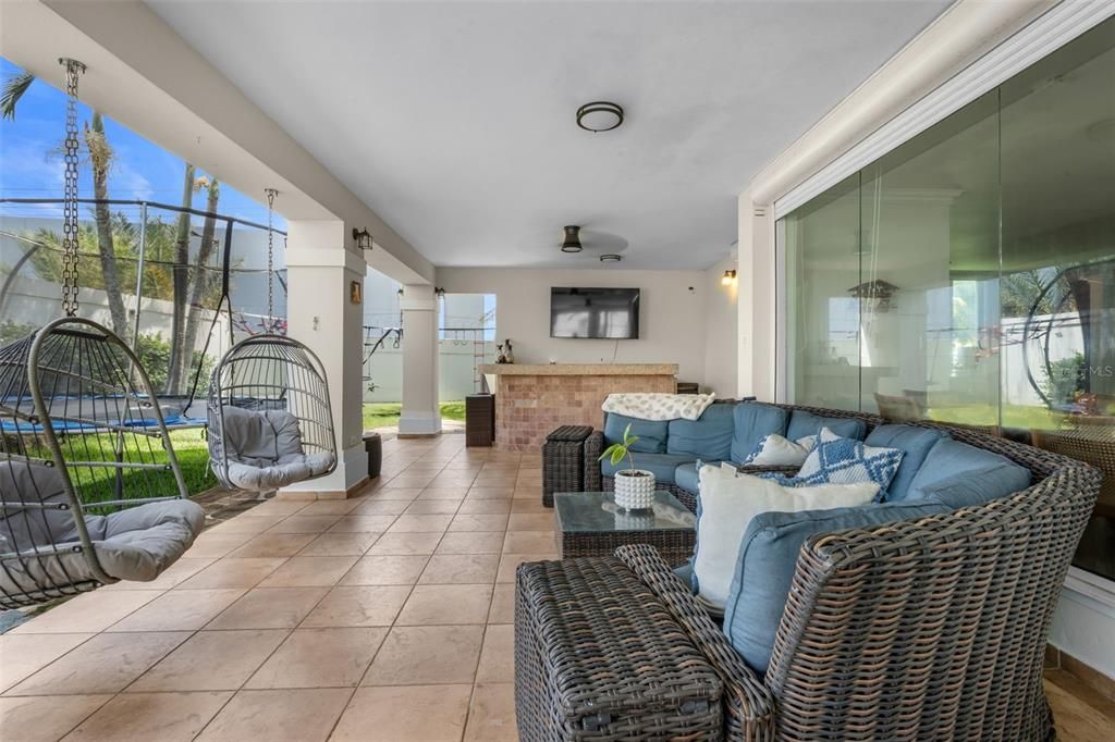 For Sale: $1,395,000 (5 beds, 3 baths, 4318 Square Feet)