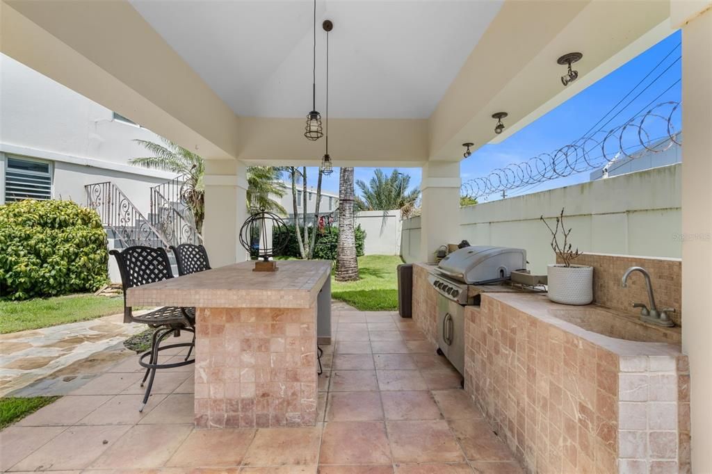 For Sale: $1,395,000 (5 beds, 3 baths, 4318 Square Feet)