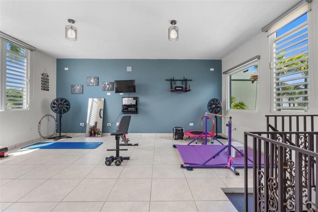 For Sale: $1,395,000 (5 beds, 3 baths, 4318 Square Feet)