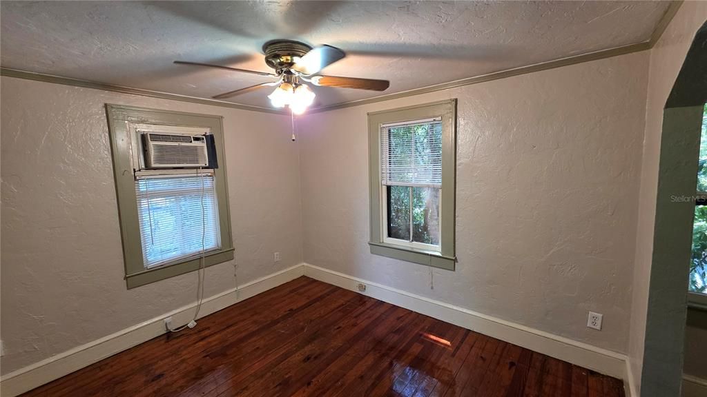 出租: $1,200 (1 贝兹, 1 浴室, 612 平方英尺)