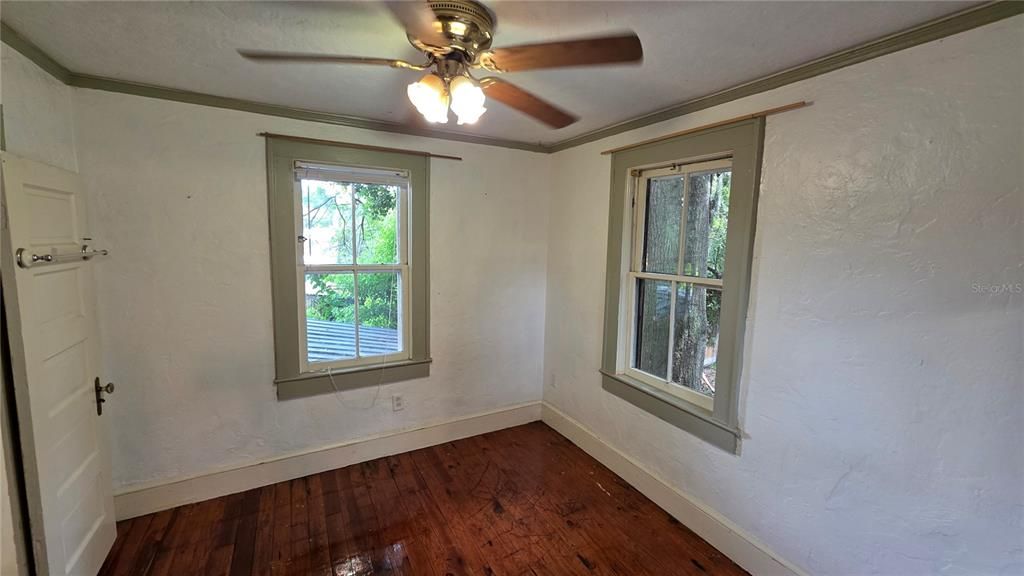 出租: $1,200 (1 贝兹, 1 浴室, 612 平方英尺)