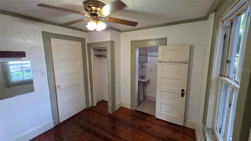 出租: $1,200 (1 贝兹, 1 浴室, 612 平方英尺)