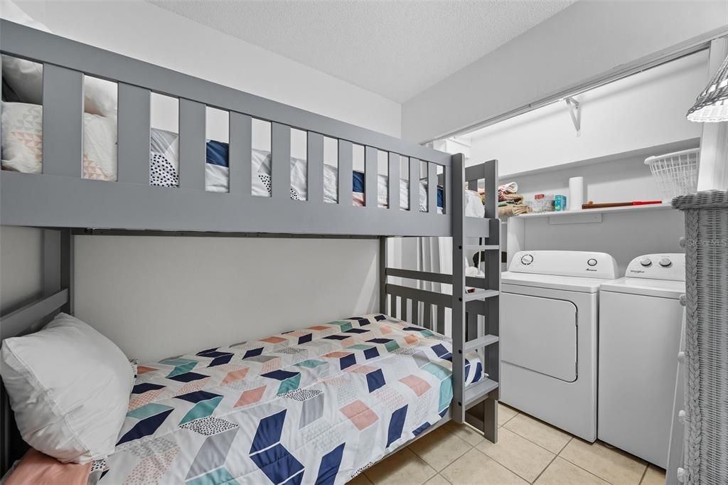 待售: $970,000 (3 贝兹, 2 浴室, 1130 平方英尺)