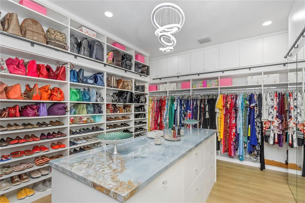 En Venta: $1,115,000 (4 camas, 2 baños, 2666 Pies cuadrados)