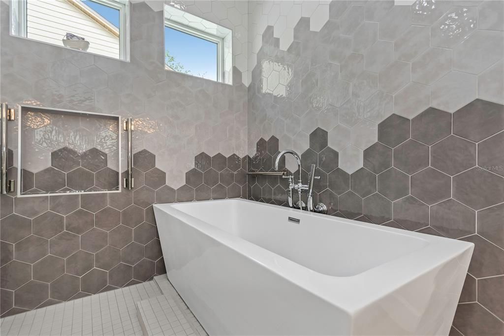 En Venta: $1,115,000 (4 camas, 2 baños, 2666 Pies cuadrados)