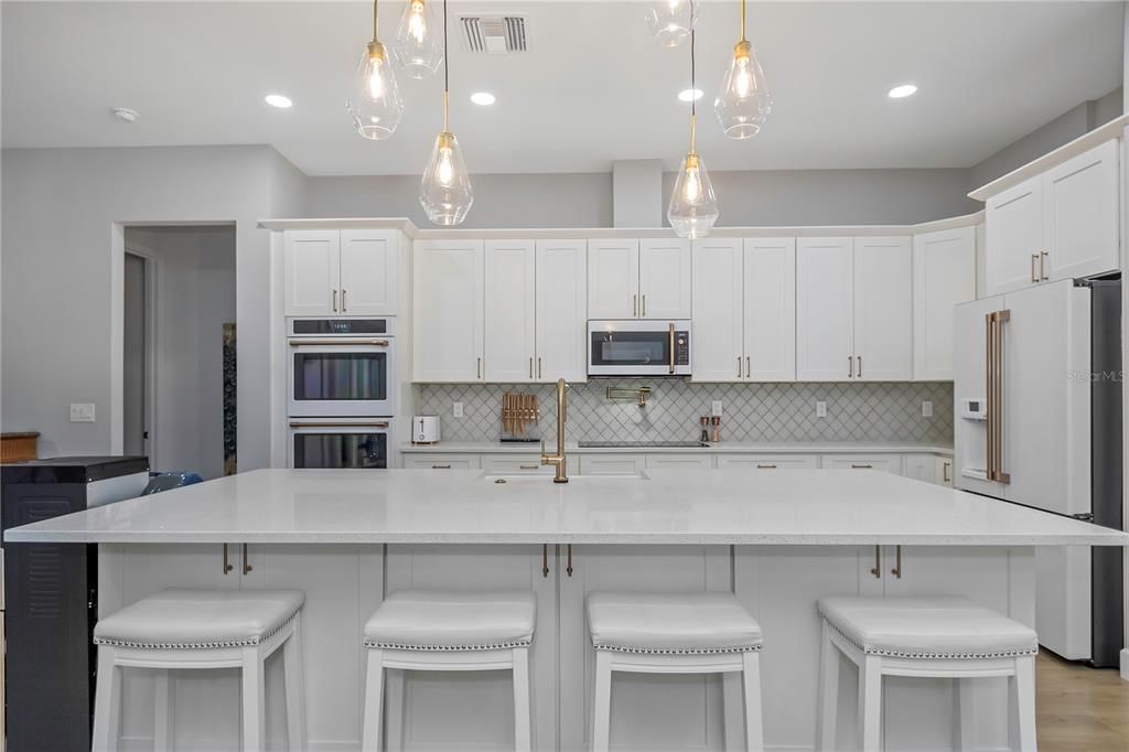 En Venta: $1,115,000 (4 camas, 2 baños, 2666 Pies cuadrados)