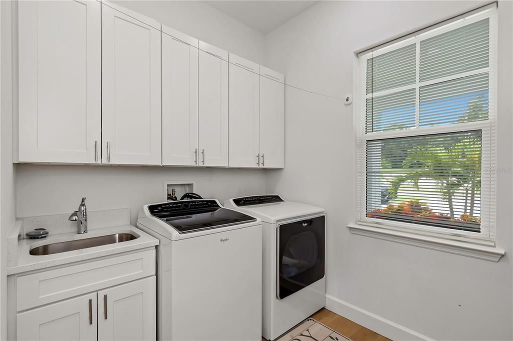 En Venta: $1,115,000 (4 camas, 2 baños, 2666 Pies cuadrados)