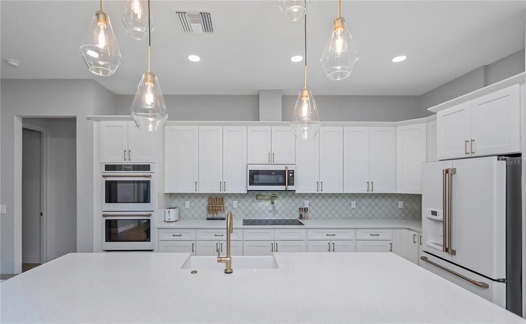 En Venta: $1,115,000 (4 camas, 2 baños, 2666 Pies cuadrados)