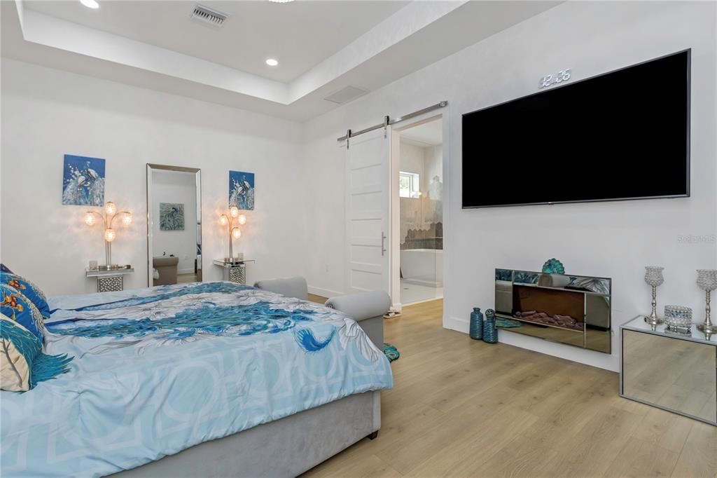 En Venta: $1,115,000 (4 camas, 2 baños, 2666 Pies cuadrados)