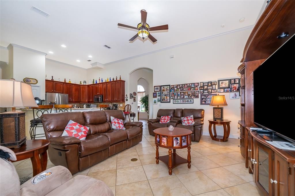 В аренду: $2,695 (4 спален, 3 ванн, 2282 Квадратных фут)