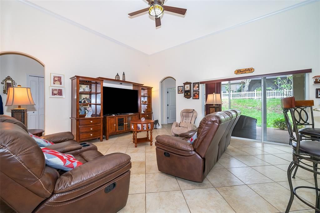 В аренду: $2,695 (4 спален, 3 ванн, 2282 Квадратных фут)