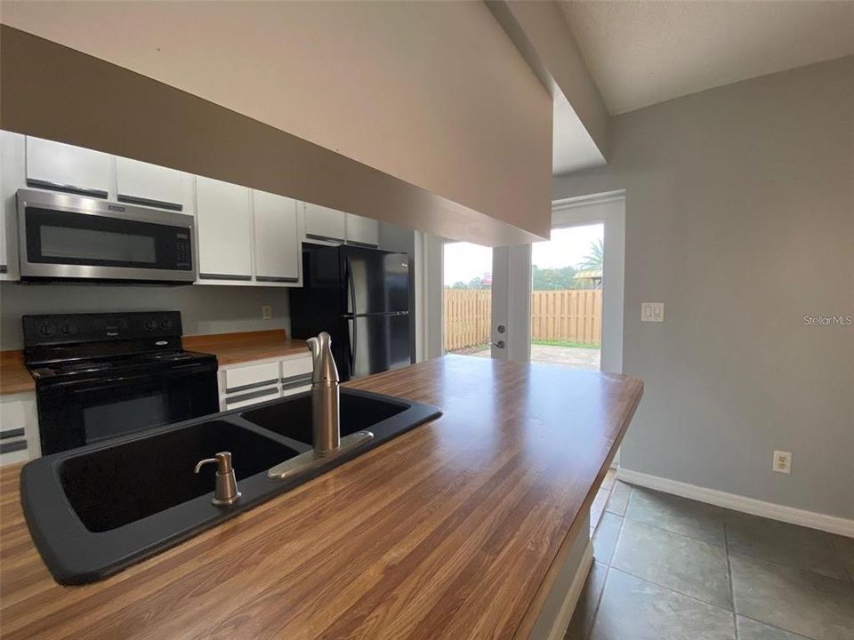 Active With Contract: $168,500 (2 beds, 2 baths, 1288 Square Feet)