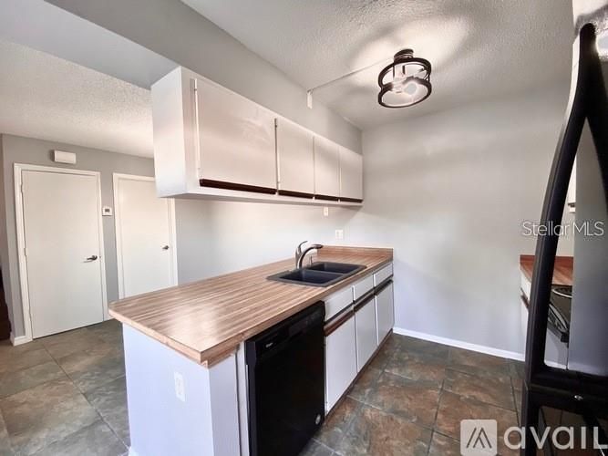 Active With Contract: $168,500 (2 beds, 2 baths, 1288 Square Feet)