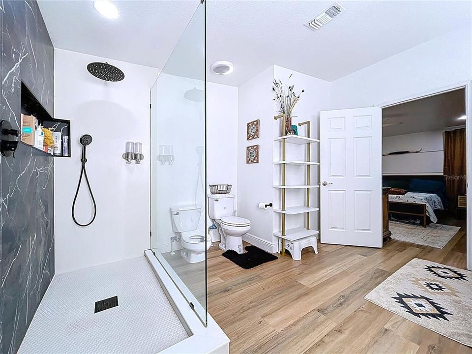 合同活跃: $420,000 (4 贝兹, 2 浴室, 2052 平方英尺)