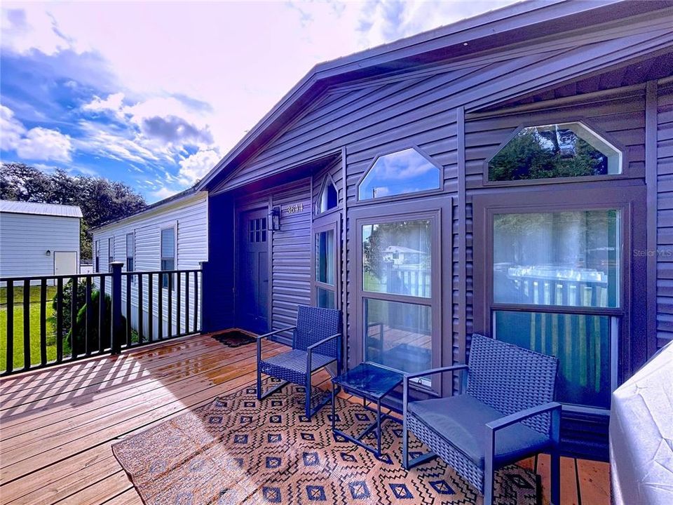 合同活跃: $420,000 (4 贝兹, 2 浴室, 2052 平方英尺)