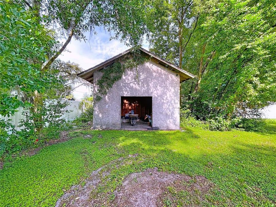 合同活跃: $420,000 (4 贝兹, 2 浴室, 2052 平方英尺)