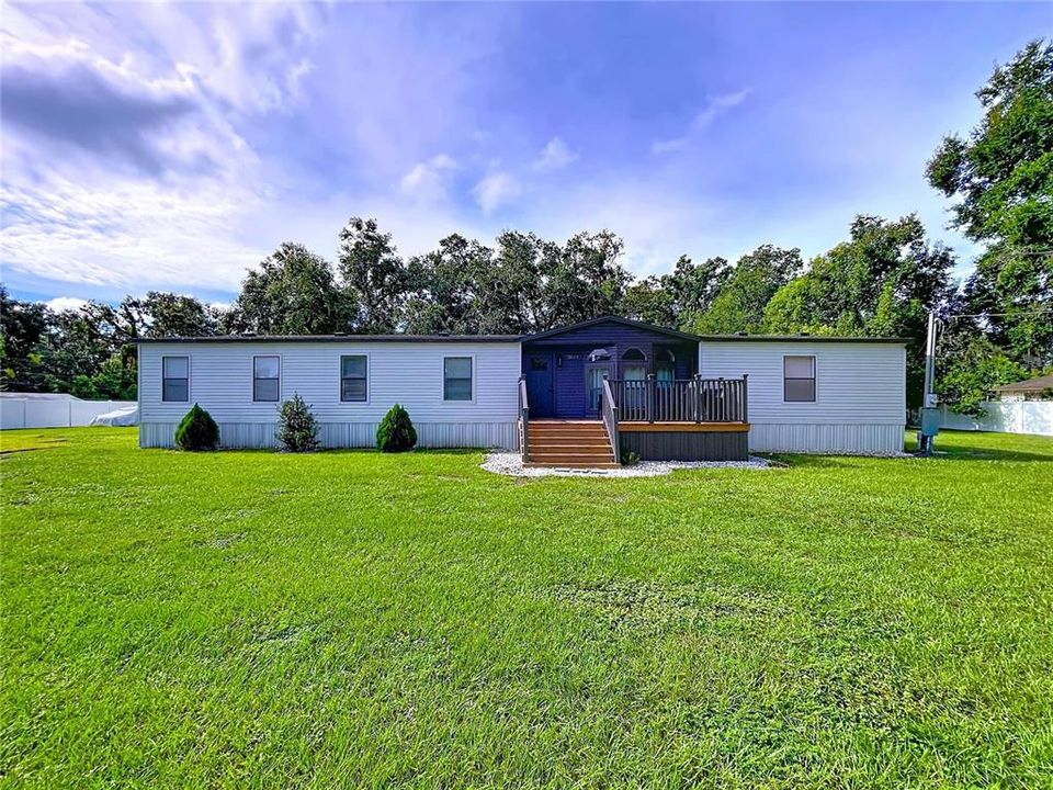 合同活跃: $420,000 (4 贝兹, 2 浴室, 2052 平方英尺)