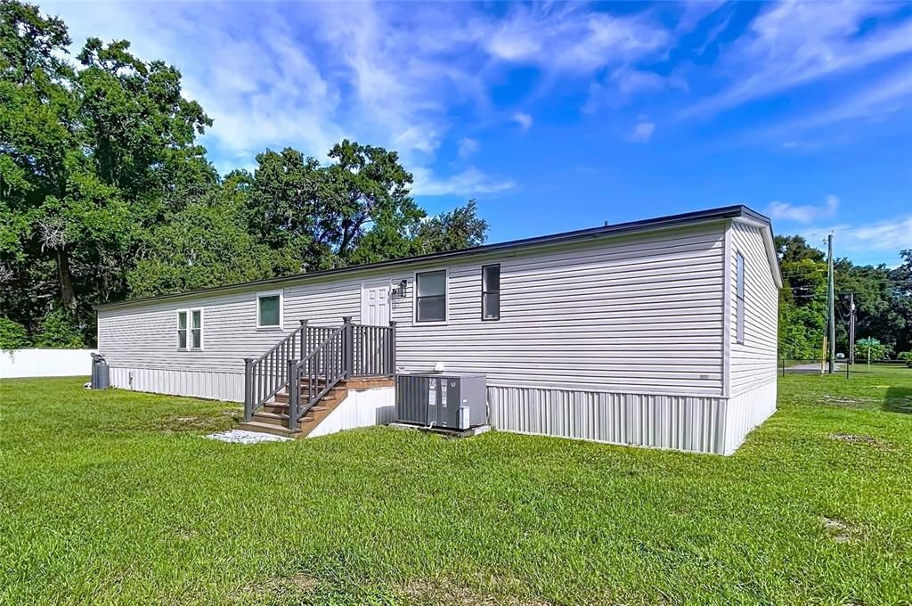 合同活跃: $420,000 (4 贝兹, 2 浴室, 2052 平方英尺)