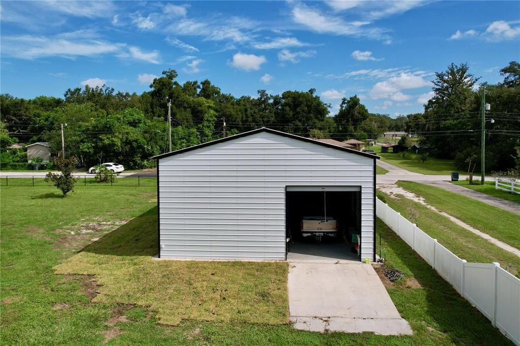 合同活跃: $420,000 (4 贝兹, 2 浴室, 2052 平方英尺)