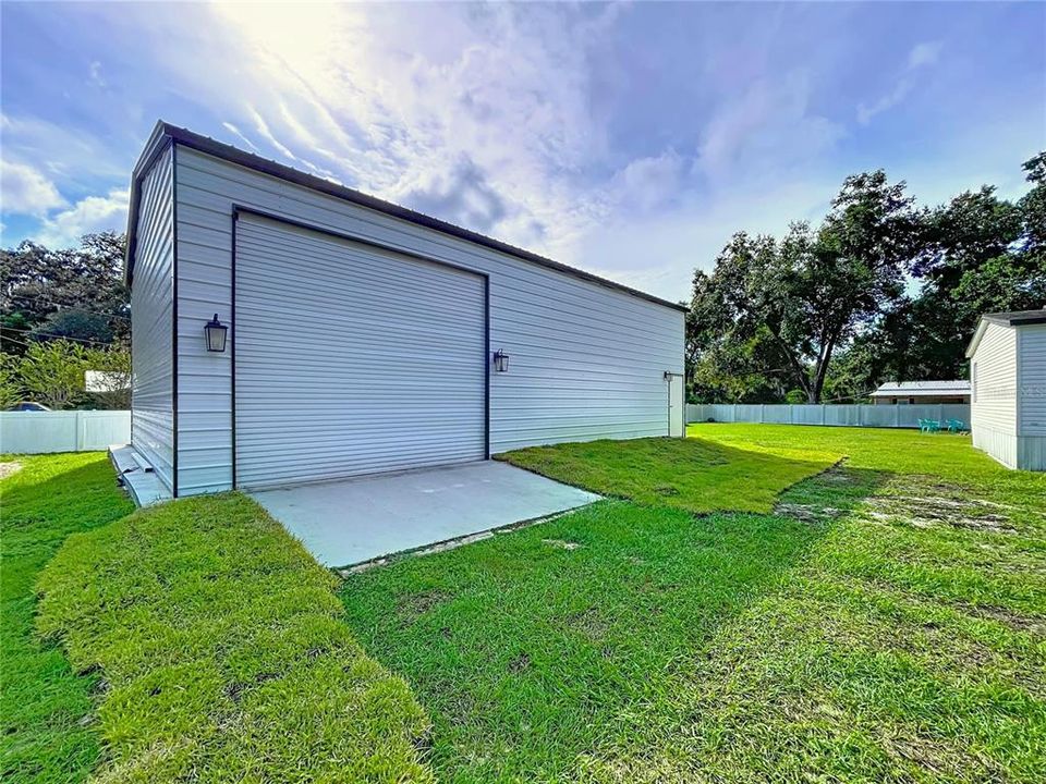 合同活跃: $420,000 (4 贝兹, 2 浴室, 2052 平方英尺)