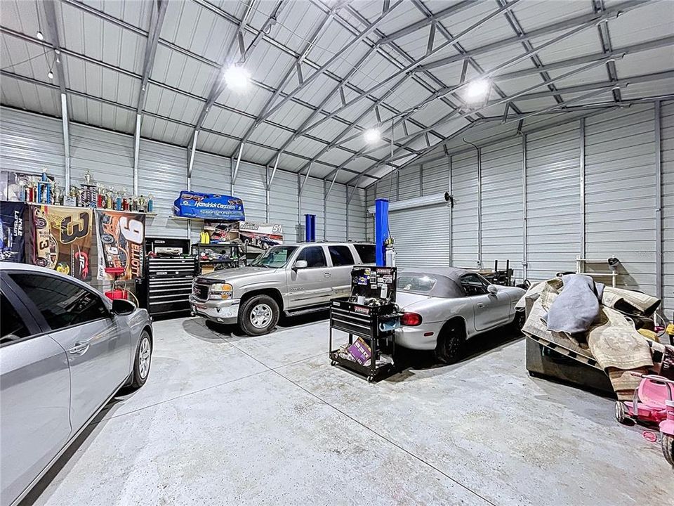 合同活跃: $420,000 (4 贝兹, 2 浴室, 2052 平方英尺)