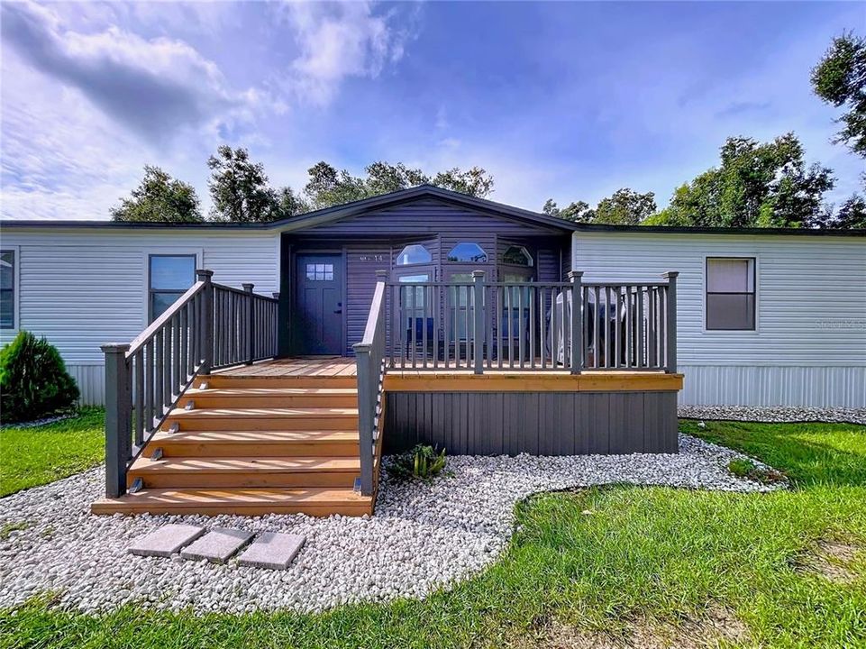 合同活跃: $420,000 (4 贝兹, 2 浴室, 2052 平方英尺)