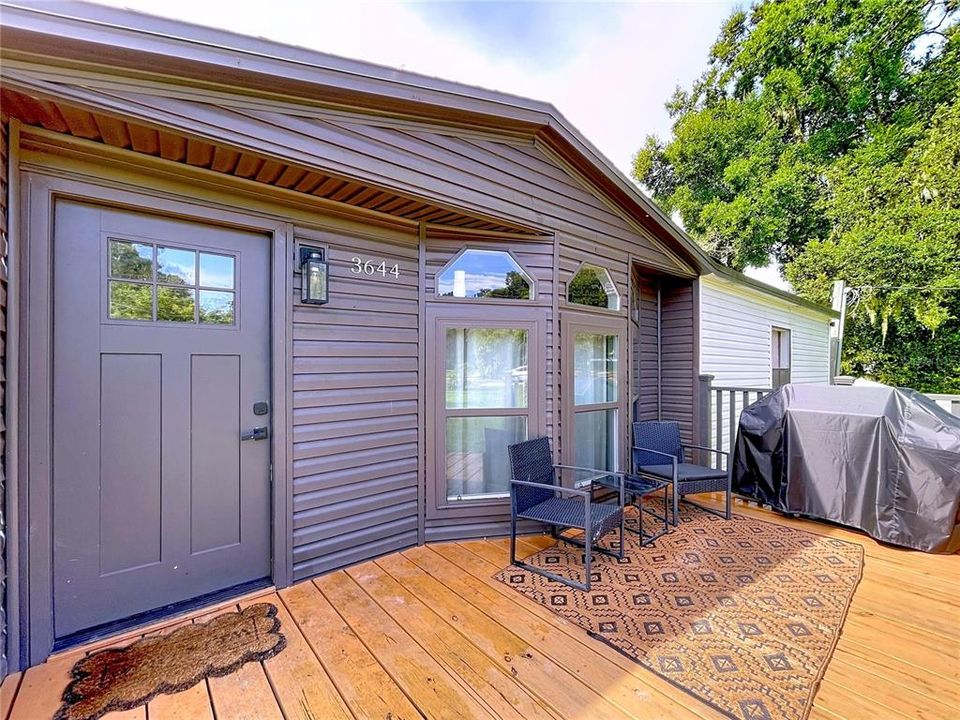 合同活跃: $420,000 (4 贝兹, 2 浴室, 2052 平方英尺)