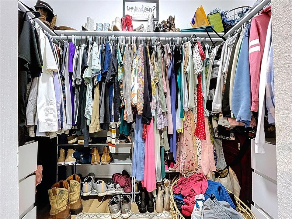 合同活跃: $420,000 (4 贝兹, 2 浴室, 2052 平方英尺)