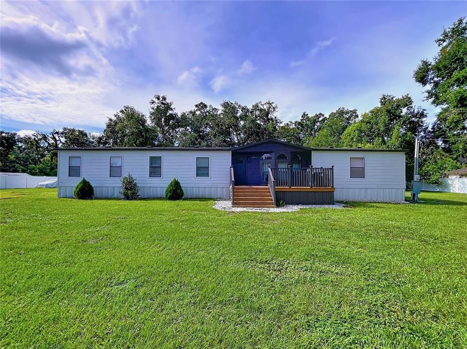 合同活跃: $420,000 (4 贝兹, 2 浴室, 2052 平方英尺)