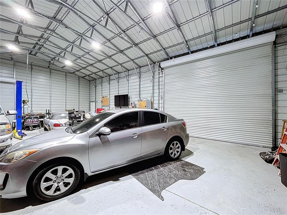 合同活跃: $420,000 (4 贝兹, 2 浴室, 2052 平方英尺)