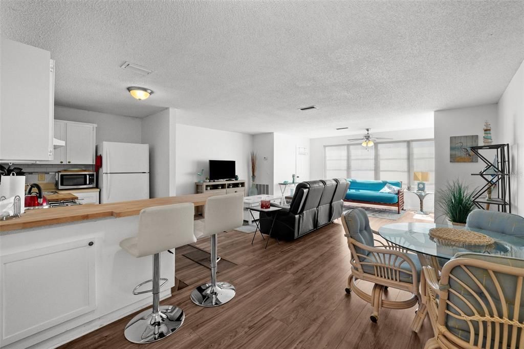 Active With Contract: $99,000 (1 beds, 1 baths, 870 Square Feet)