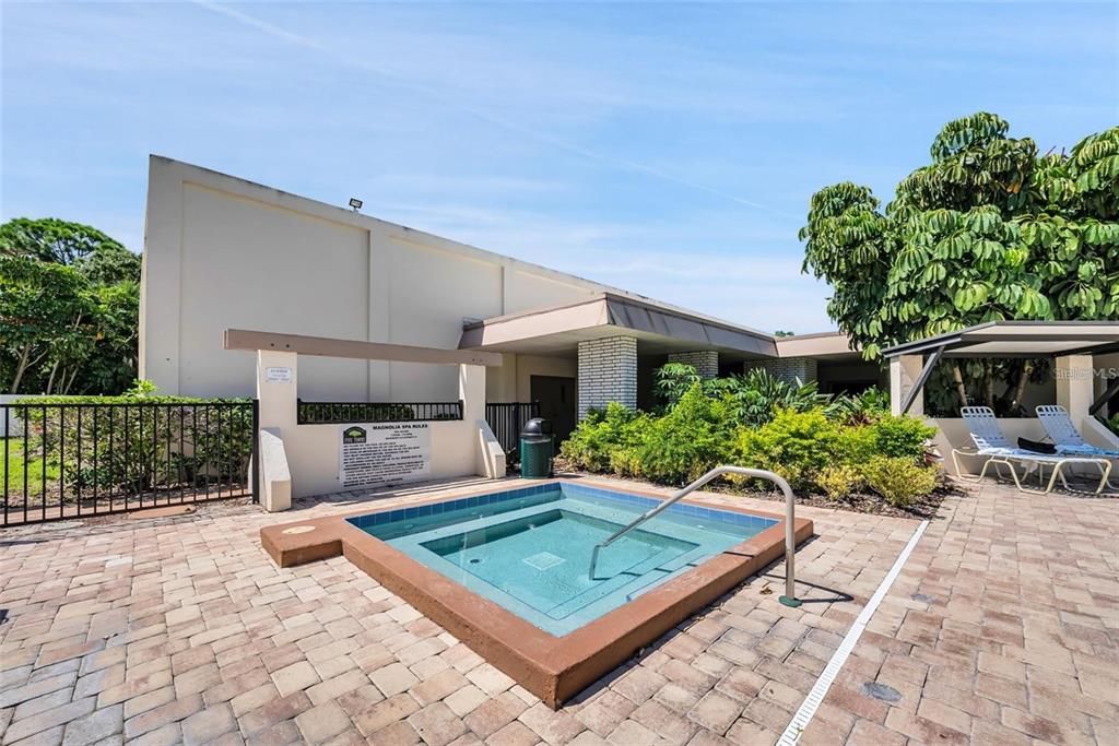 Active With Contract: $99,000 (1 beds, 1 baths, 870 Square Feet)