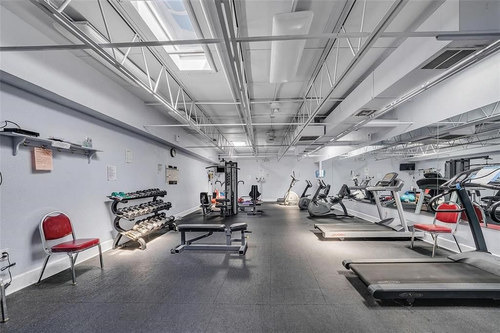 Active With Contract: $99,000 (1 beds, 1 baths, 870 Square Feet)