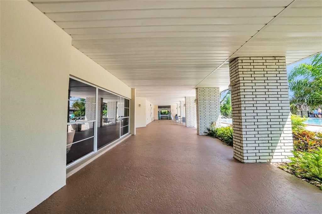 Active With Contract: $99,000 (1 beds, 1 baths, 870 Square Feet)