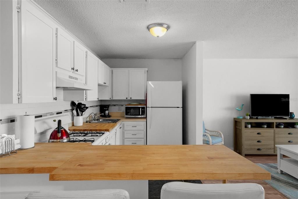 Active With Contract: $99,000 (1 beds, 1 baths, 870 Square Feet)