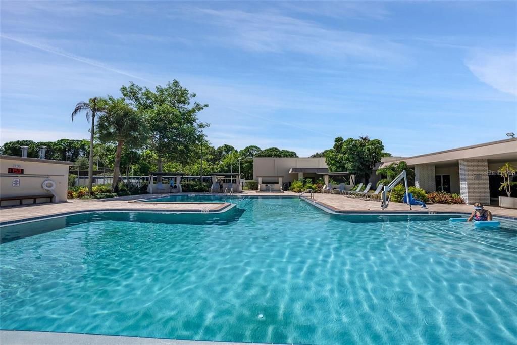 Active With Contract: $99,000 (1 beds, 1 baths, 870 Square Feet)