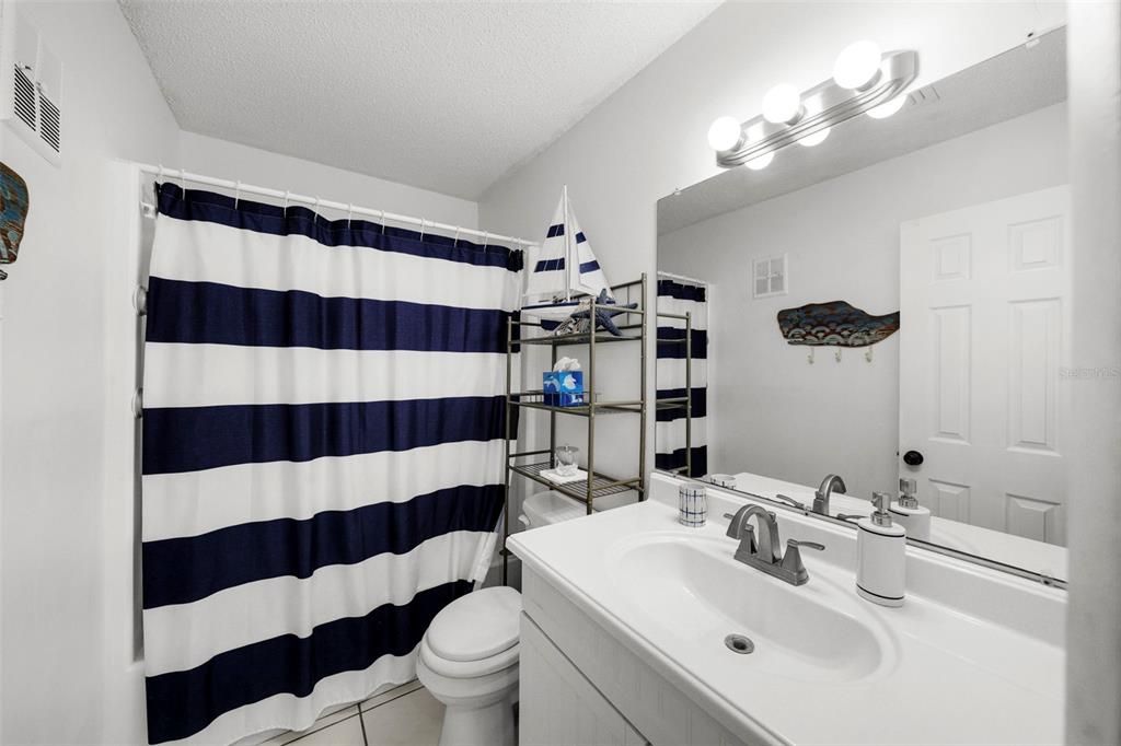 Active With Contract: $99,000 (1 beds, 1 baths, 870 Square Feet)