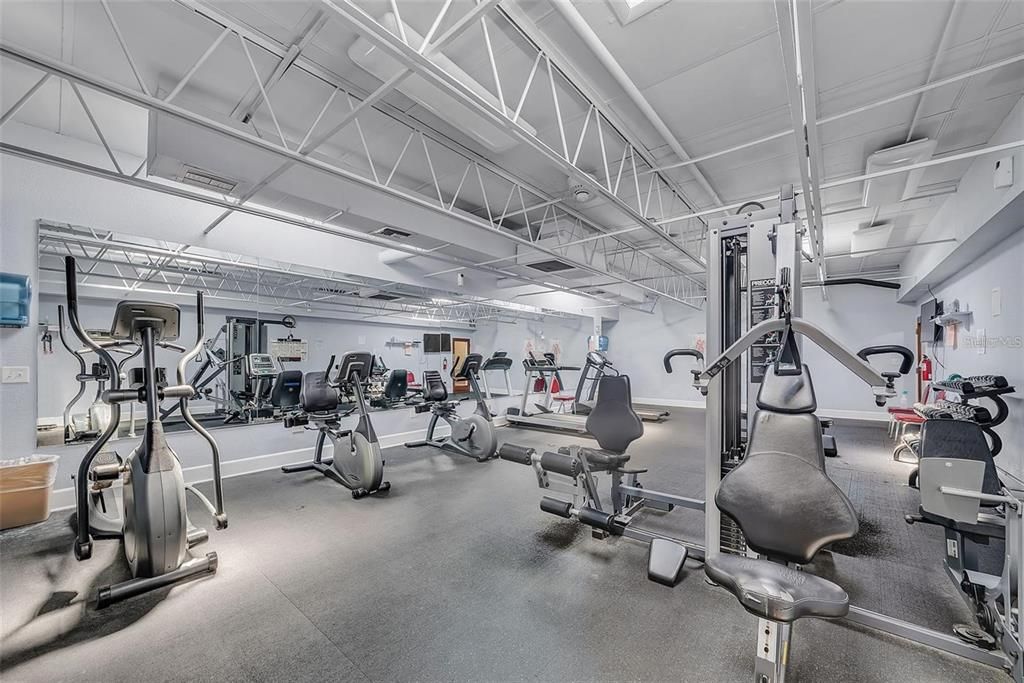 Active With Contract: $99,000 (1 beds, 1 baths, 870 Square Feet)