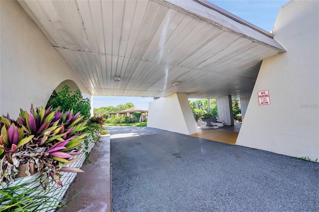Active With Contract: $99,000 (1 beds, 1 baths, 870 Square Feet)