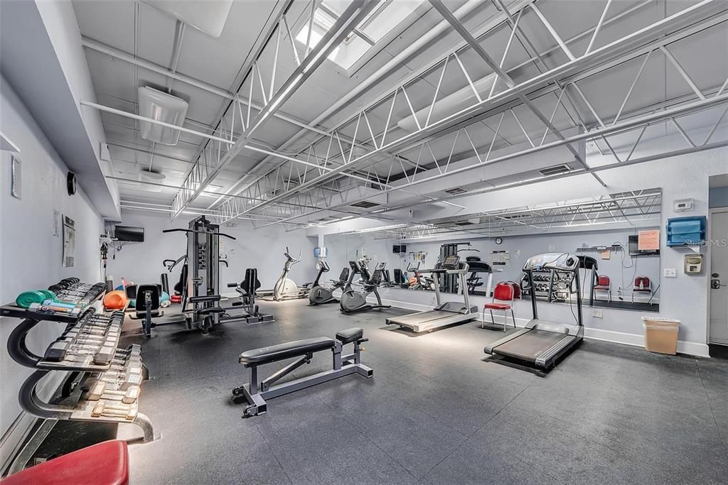 Active With Contract: $99,000 (1 beds, 1 baths, 870 Square Feet)