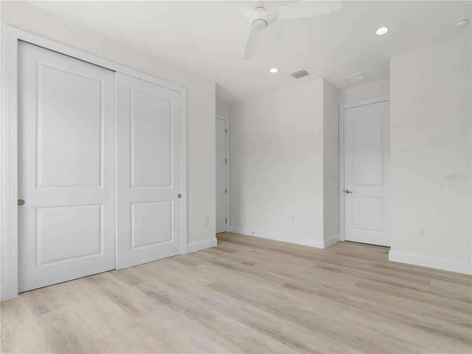 Active With Contract: $1,250,000 (5 beds, 4 baths, 3954 Square Feet)