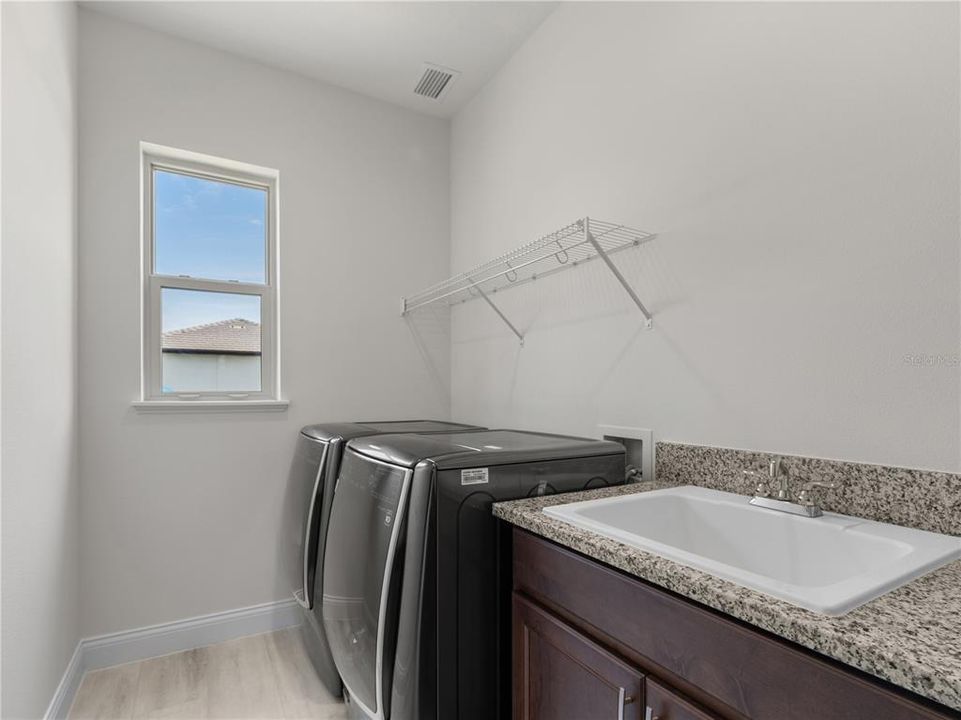 Active With Contract: $1,250,000 (5 beds, 4 baths, 3954 Square Feet)