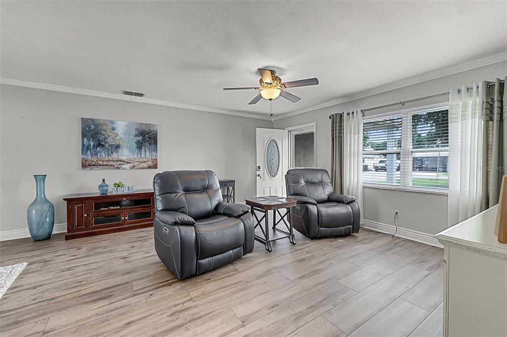 На продажу: $379,000 (3 спален, 2 ванн, 1720 Квадратных фут)