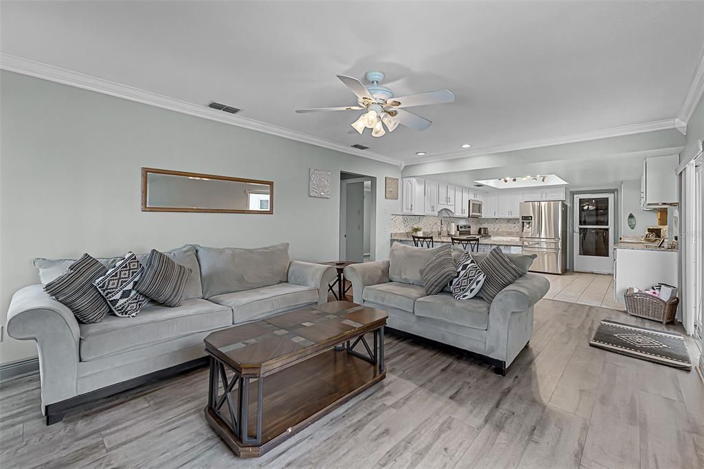 На продажу: $379,000 (3 спален, 2 ванн, 1720 Квадратных фут)