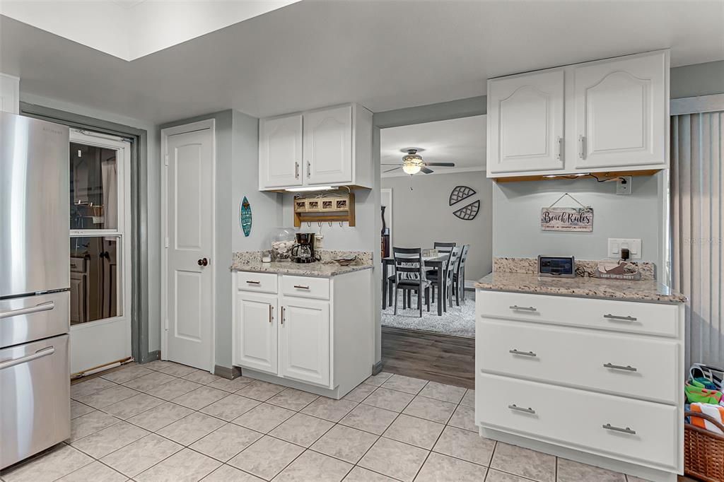 На продажу: $379,000 (3 спален, 2 ванн, 1720 Квадратных фут)