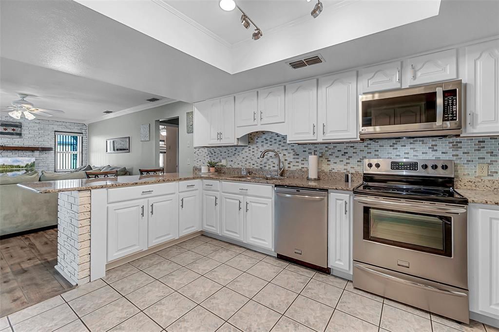 На продажу: $379,000 (3 спален, 2 ванн, 1720 Квадратных фут)